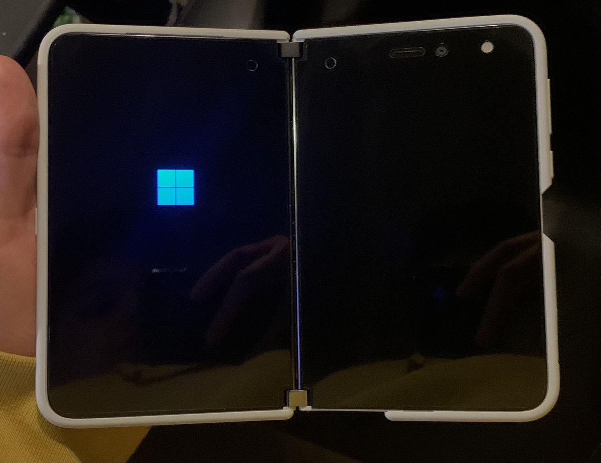 Des hackers démarrent Windows 11 sur le smartphone Surface Duo