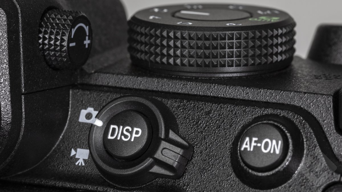 Nikon Z5 - Design