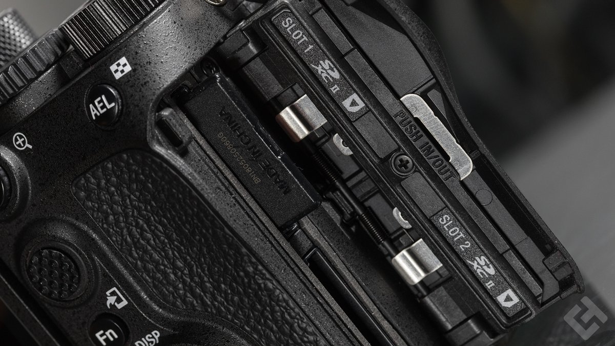 Sony A9 II - Design compartiment Carte SD