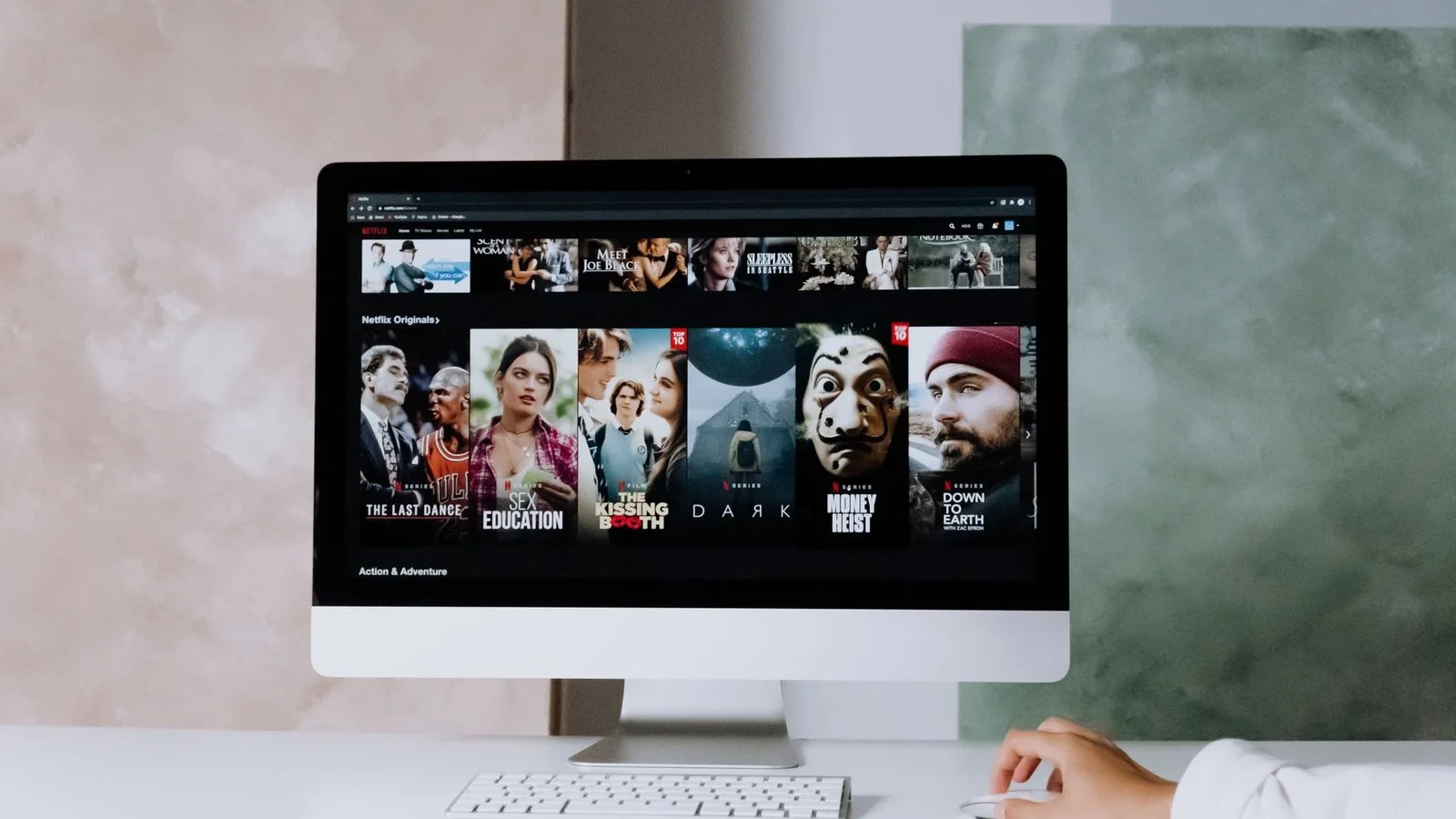 Télécommande Apple TV et interface Apple TV+ sur smart TV, hausse de prix