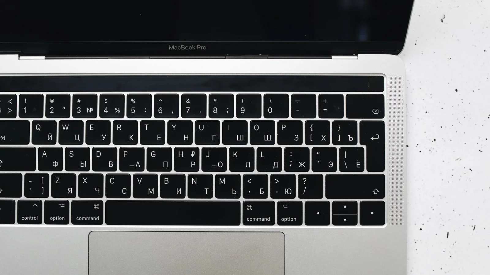 MacBook Pro Apple avec clavier cyrillique, produit Apple non annoncé