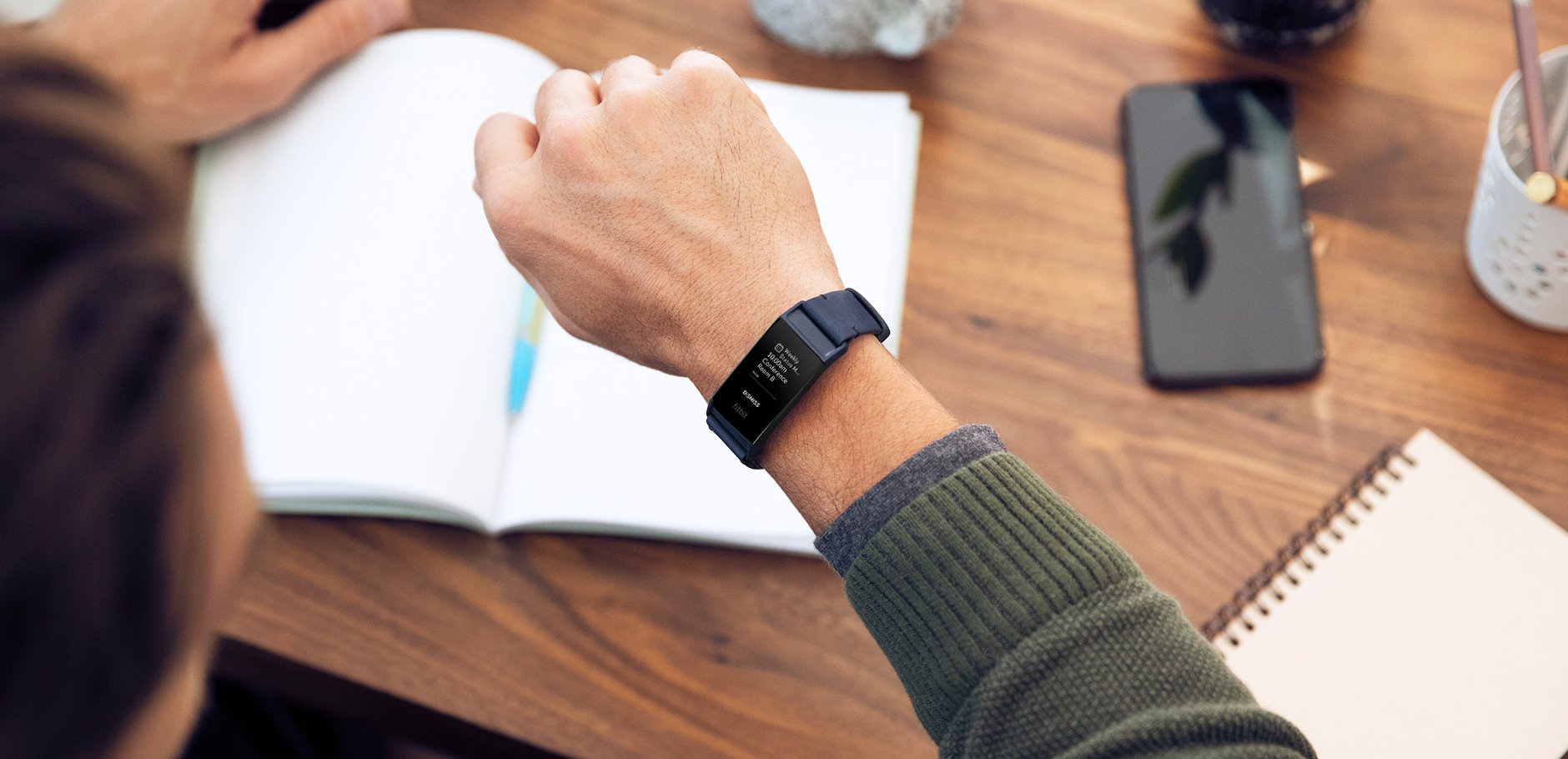 Test Fitbit Charge 4 : Le bracelet connecté avec GPS intégré