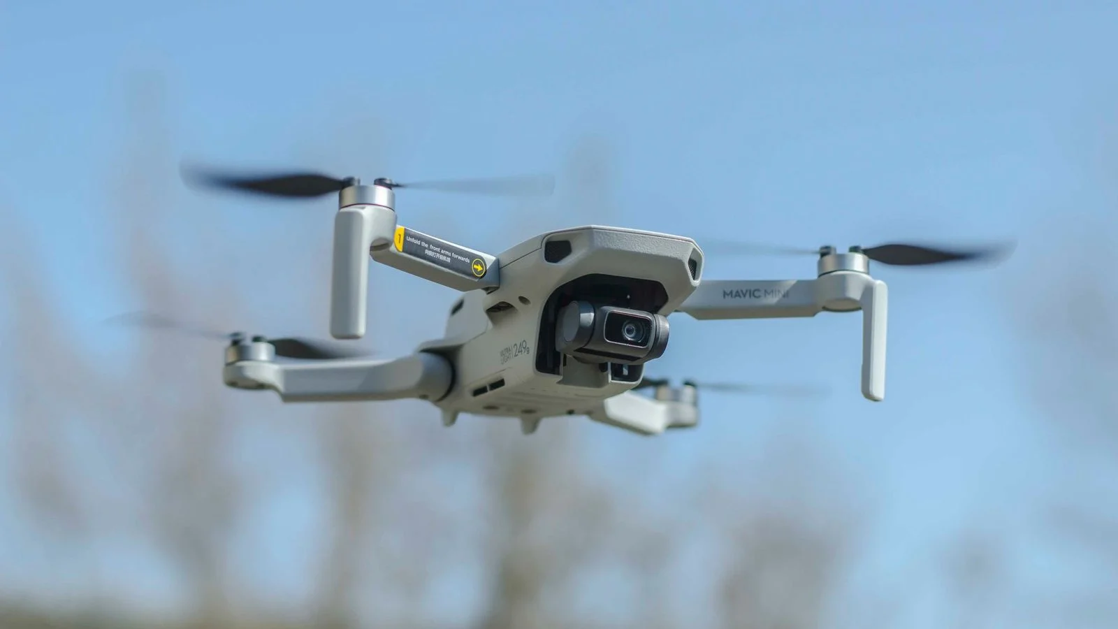 Drone DJI Mavic en vol avec caméra intégrée