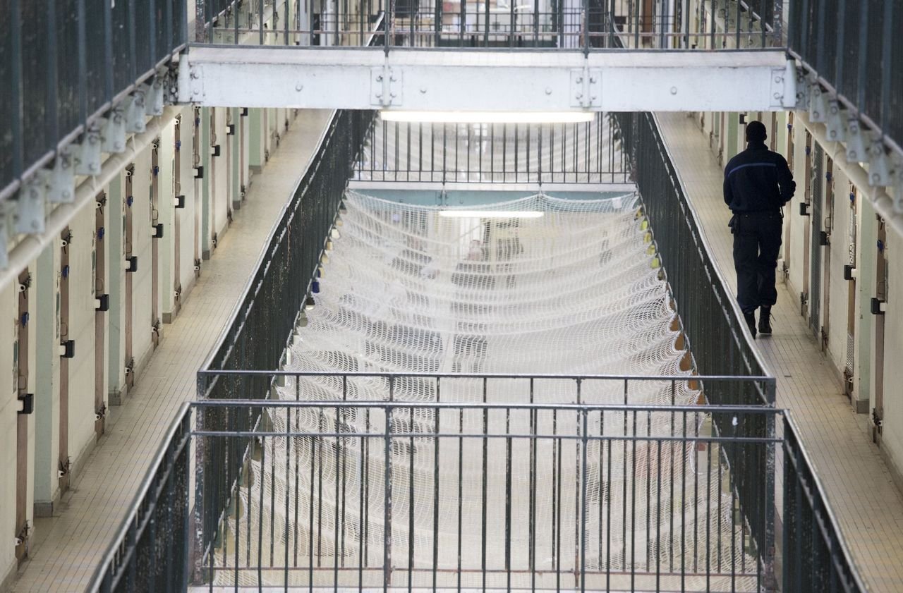 découvrez l'étonnante histoire des iphones en prison à fresnes, où des détenus ont tenté d'introduire ces smartphones dans le monde carcéral. une plongée fascinante dans les innovations et les défis de la technologie derrière les barreaux, entre fromage et clandestinité.