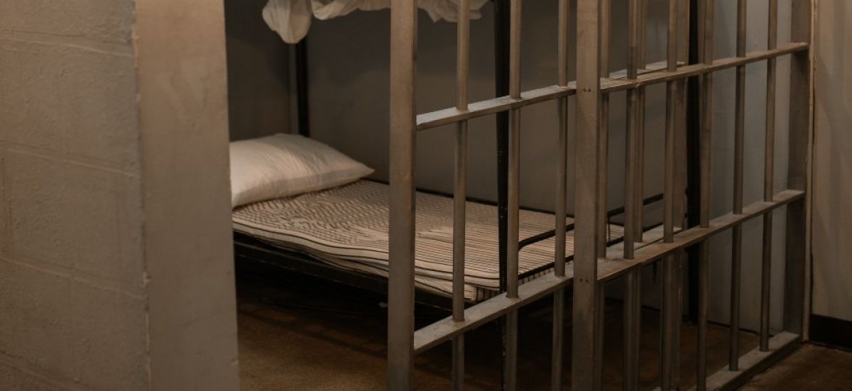 découvrez l'incroyable histoire d'iphones confectionnés avec du fromage à la prison de fresnes. une aventure surprenante mêlant technologie, gastronomie et créativité en milieu carcéral.