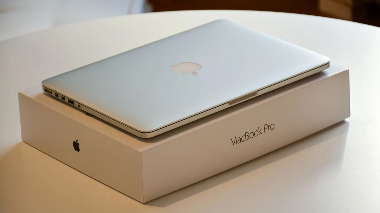 MacBook Pro déballage boîte Apple originale argentée