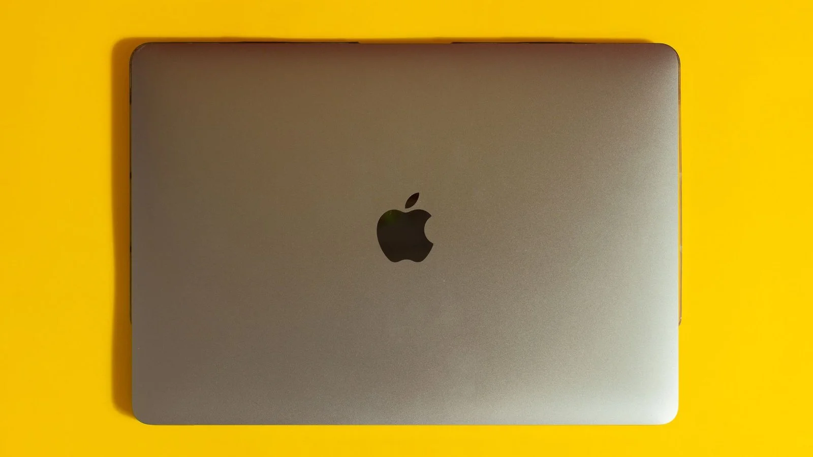 MacBook Pro inscription modèle sur châssis aluminium