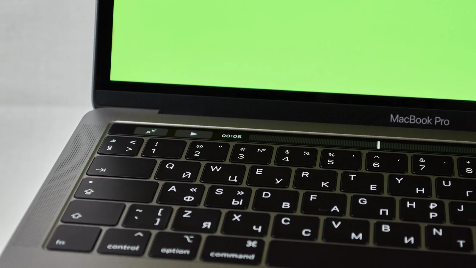 MacBook Pro écran vert Touch Bar, paramètres batterie macOS