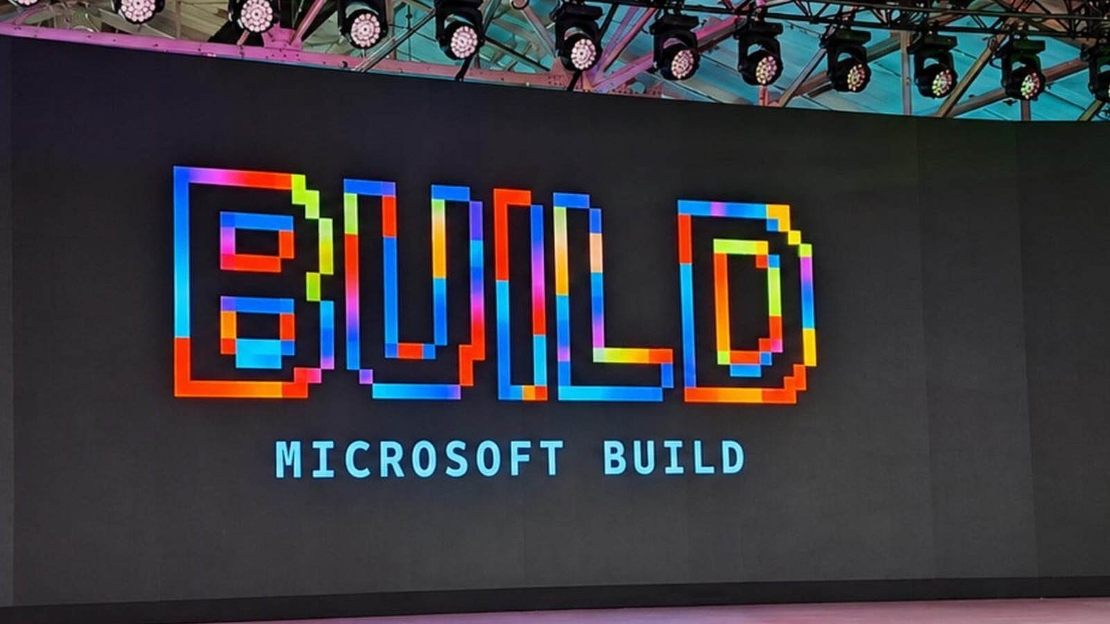 Microsoft balaye les vieilles querelles et sort trois produits Linux d'un coup