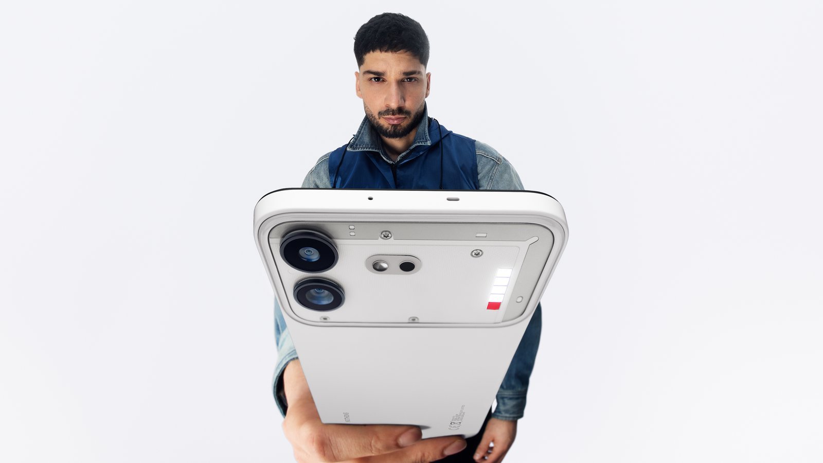 Nothing Phone (4b) : une batterie de 5 200 mAh qui distance la concurrence