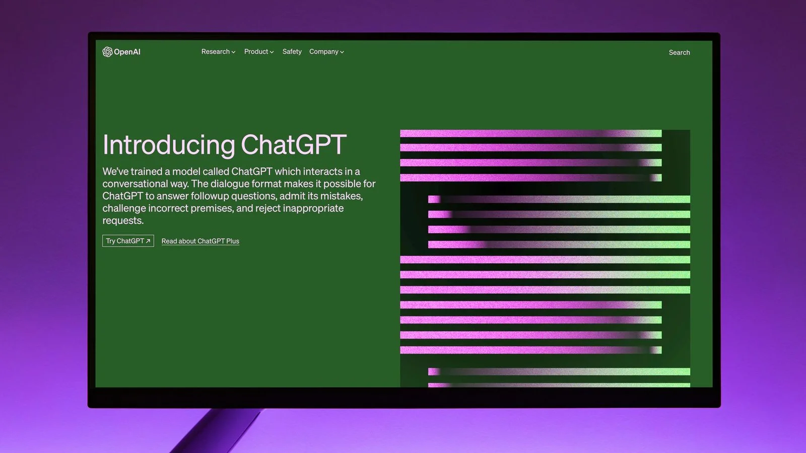 OpenAI ChatGPT présentation sur moniteur fond violet