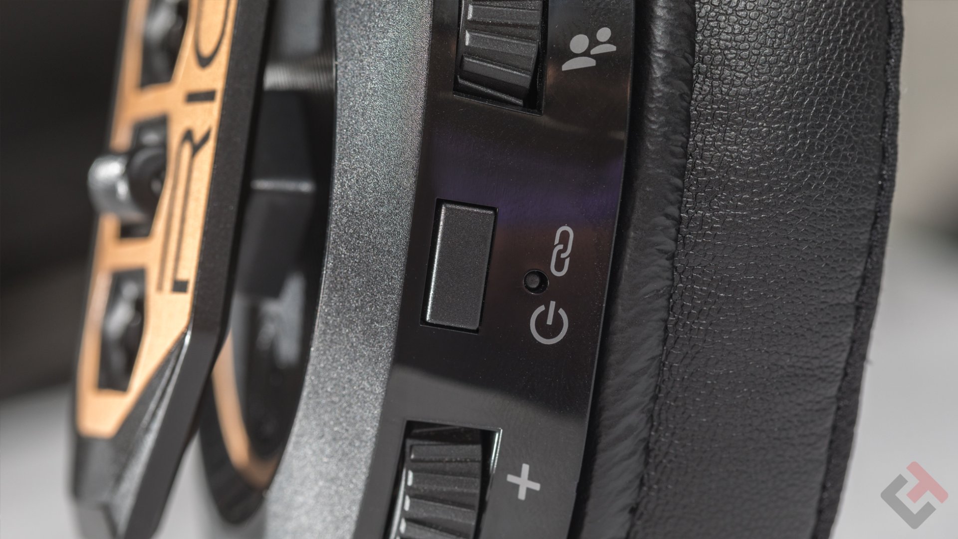 Plantronics RIG 700HD bouton on-off