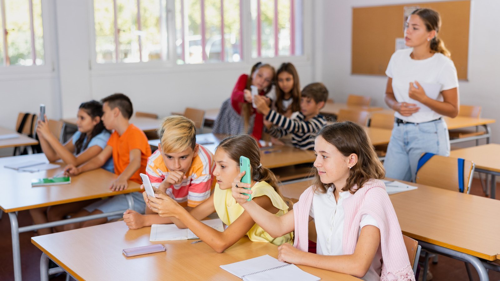 La Pologne interdit les téléphones et montres connectées en classe