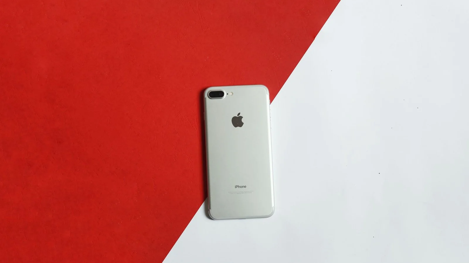 iPhone 8 Plus blanc 256 Go dos avec logo Apple