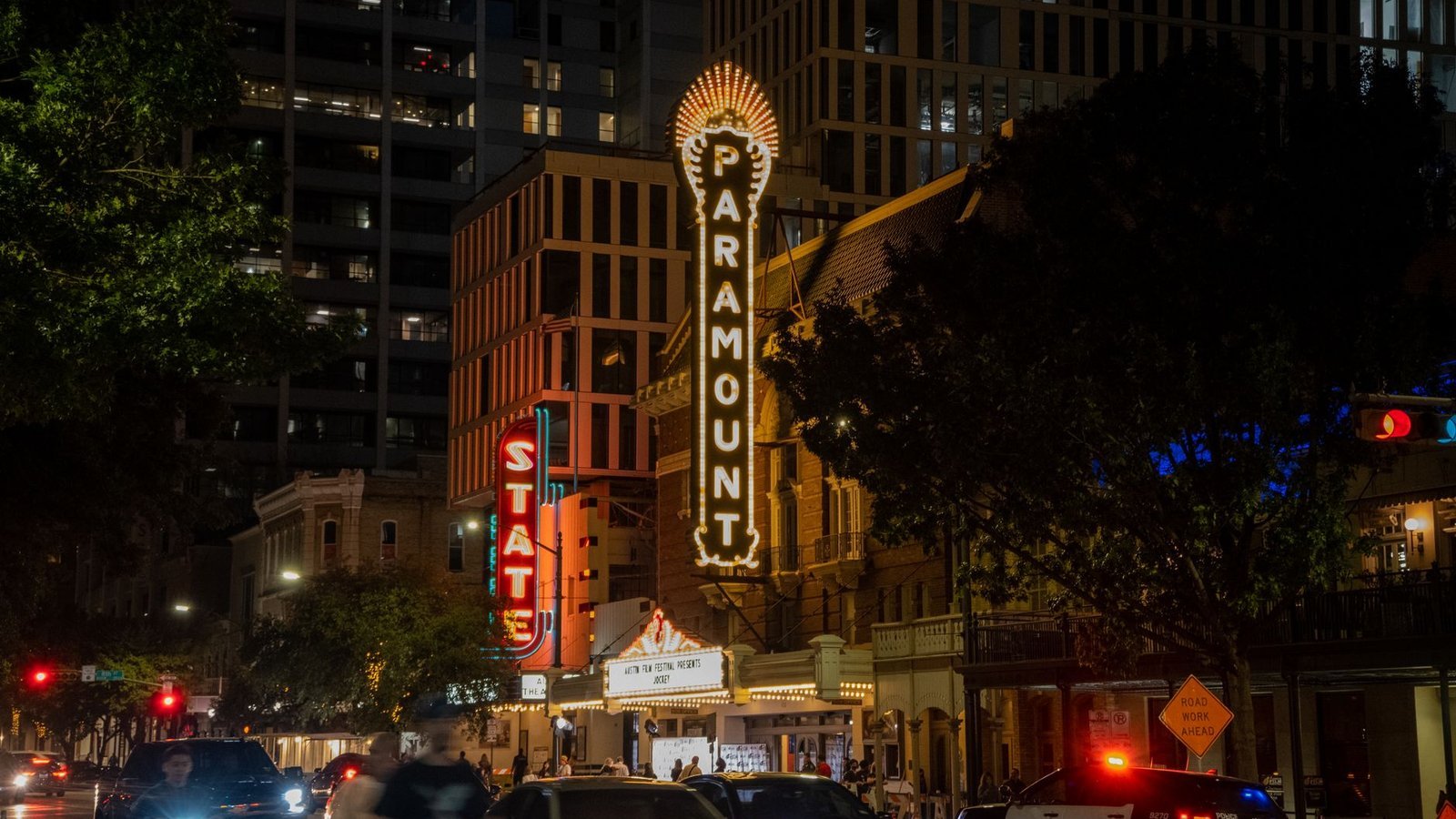 Paramount et State Theater illuminés de nuit, Austin – rachat Paramount
