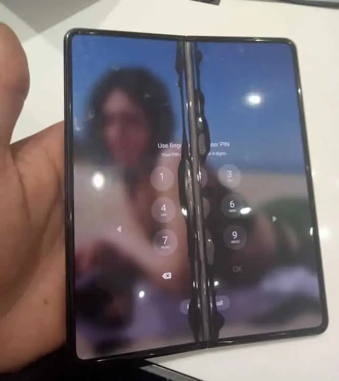 Galaxy Z Fold 3 : Des propriétaires signalent que l'écran se fissurent sans raison
