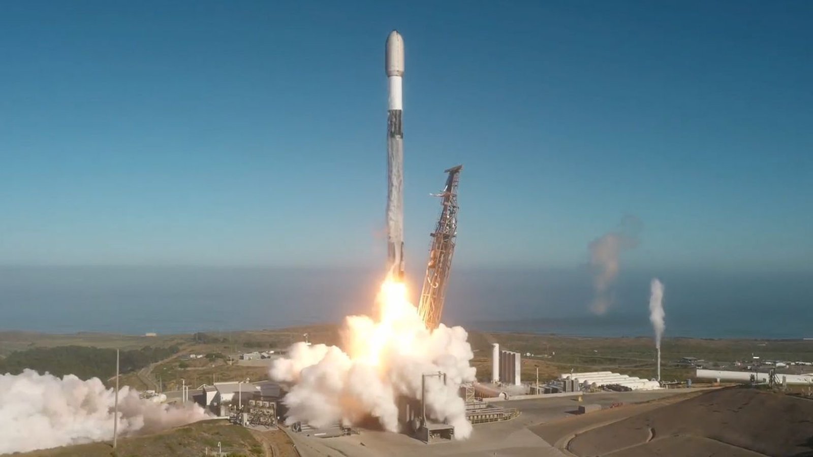 SpaceX envoie 24 satellites Starlink en orbite avant son entrée en bourse