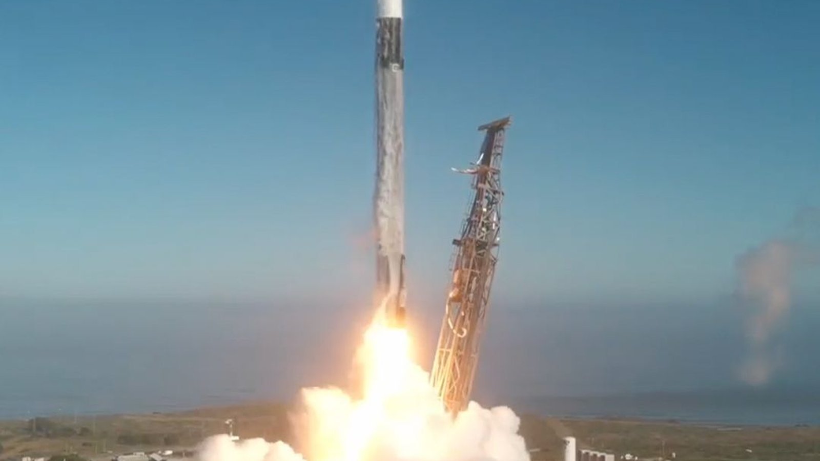 SpaceX envoie 24 satellites Starlink en orbite avant son entrée en bourse