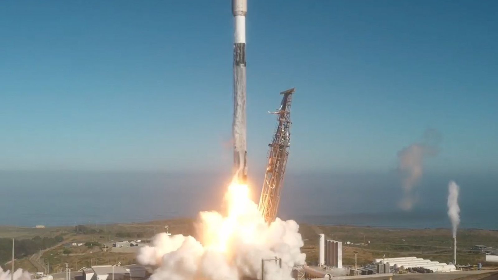 SpaceX envoie 24 satellites Starlink en orbite avant son entrée en bourse