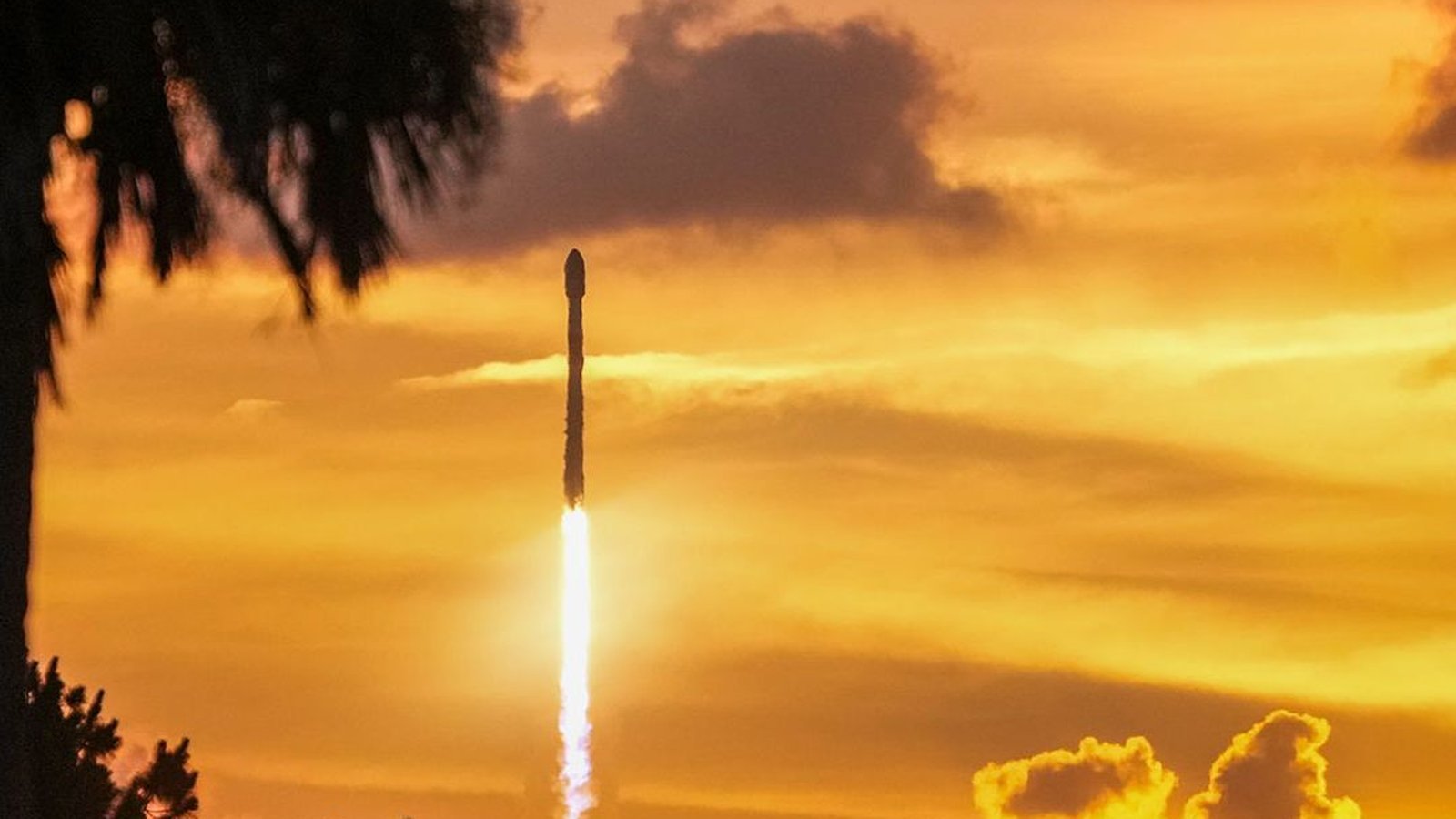 SpaceX lance 50 satellites Starlink en 19 heures depuis deux côtes à la fois