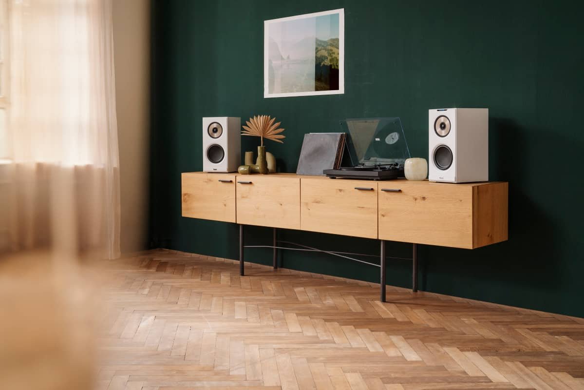 stereo m 2 white lifestyle 106745
