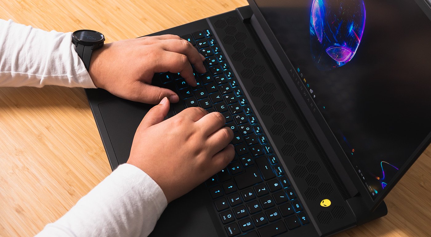 Confort de frappe Alienware M18 R1