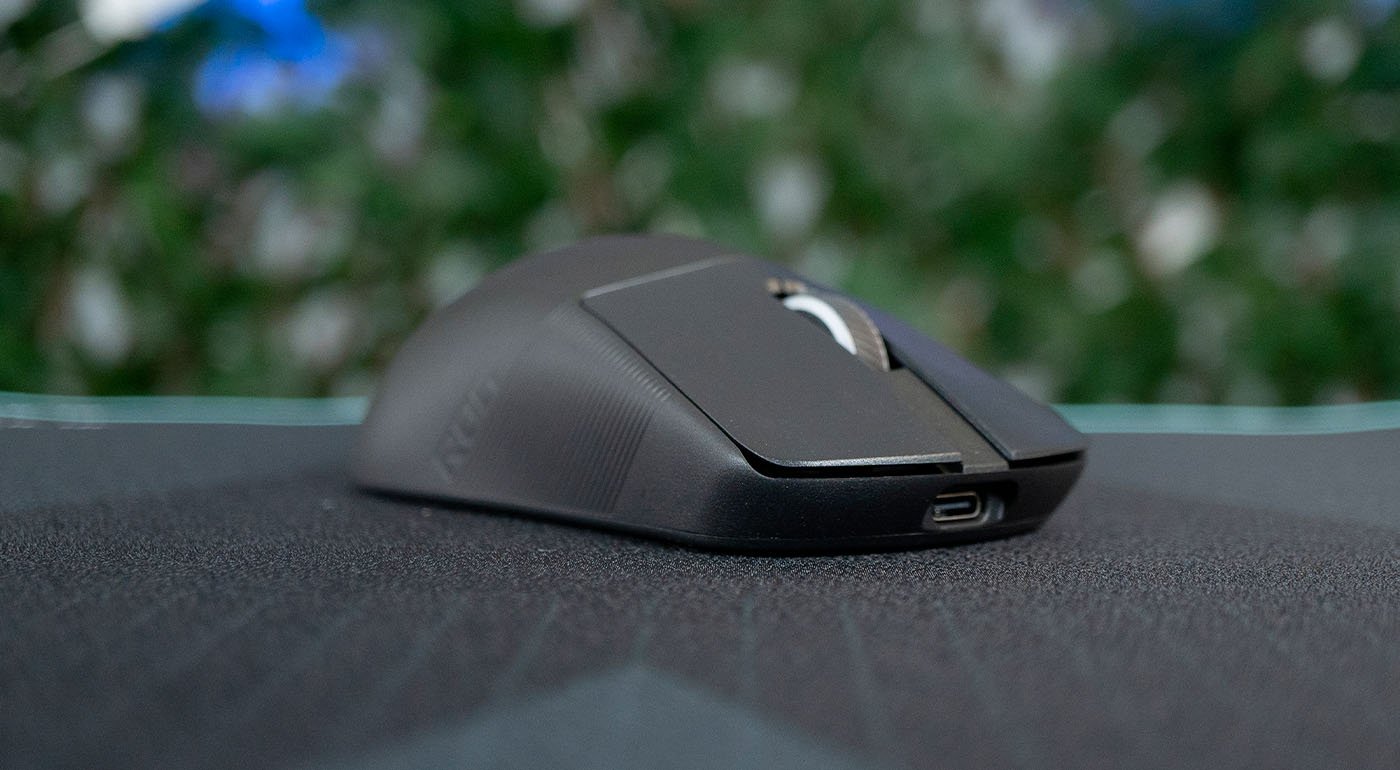 Côté droit de la de la Asus ROG Harpe Ace Aim Lab Edition