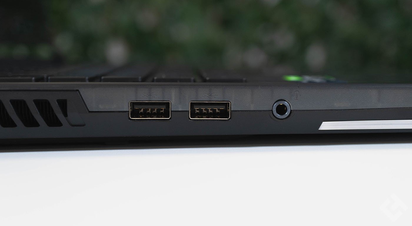 Connectiques du Asus Rog Strix Scar 17 G733Z