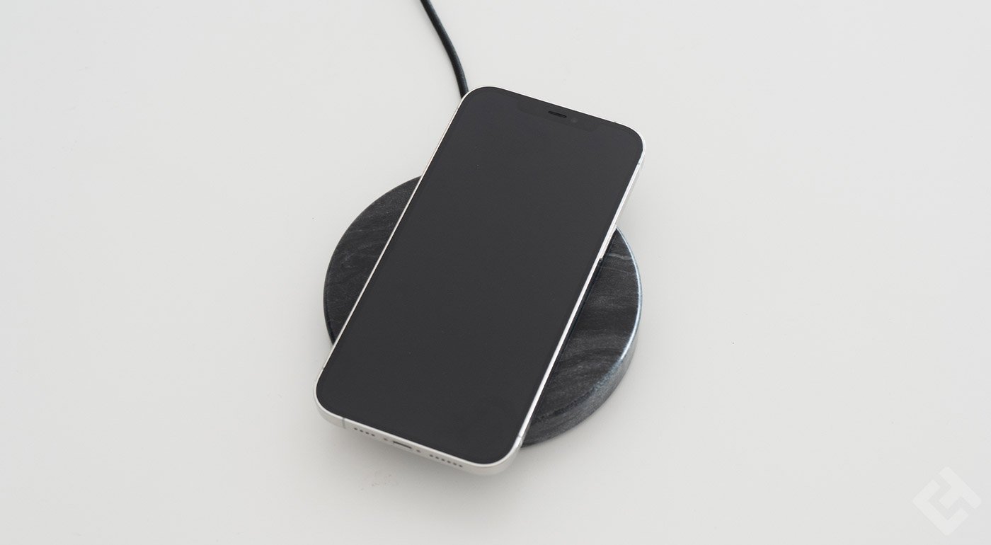 test chargeur smartphone en marbre einova