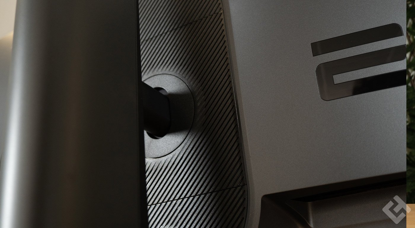 Fixation au support du Alienware AW2523HF