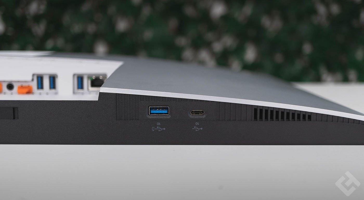 Connectiques du Dell UltraSharp 30 U3023E