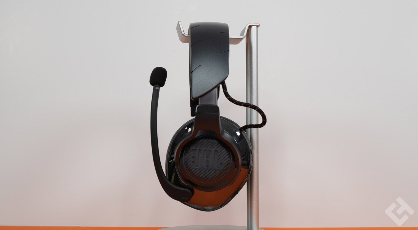 JBL Quantum 810 microphone