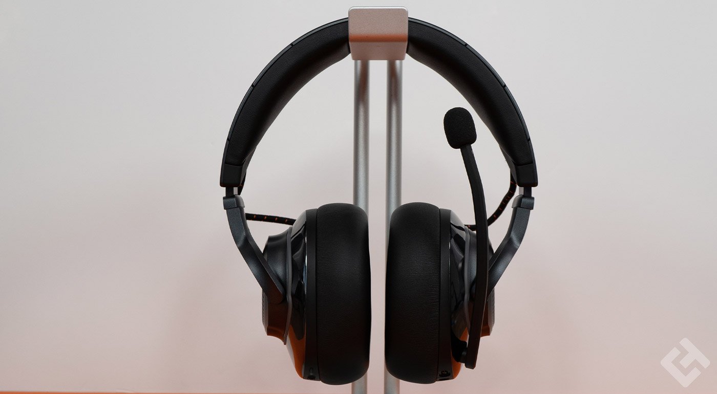 JBL Quantum 810