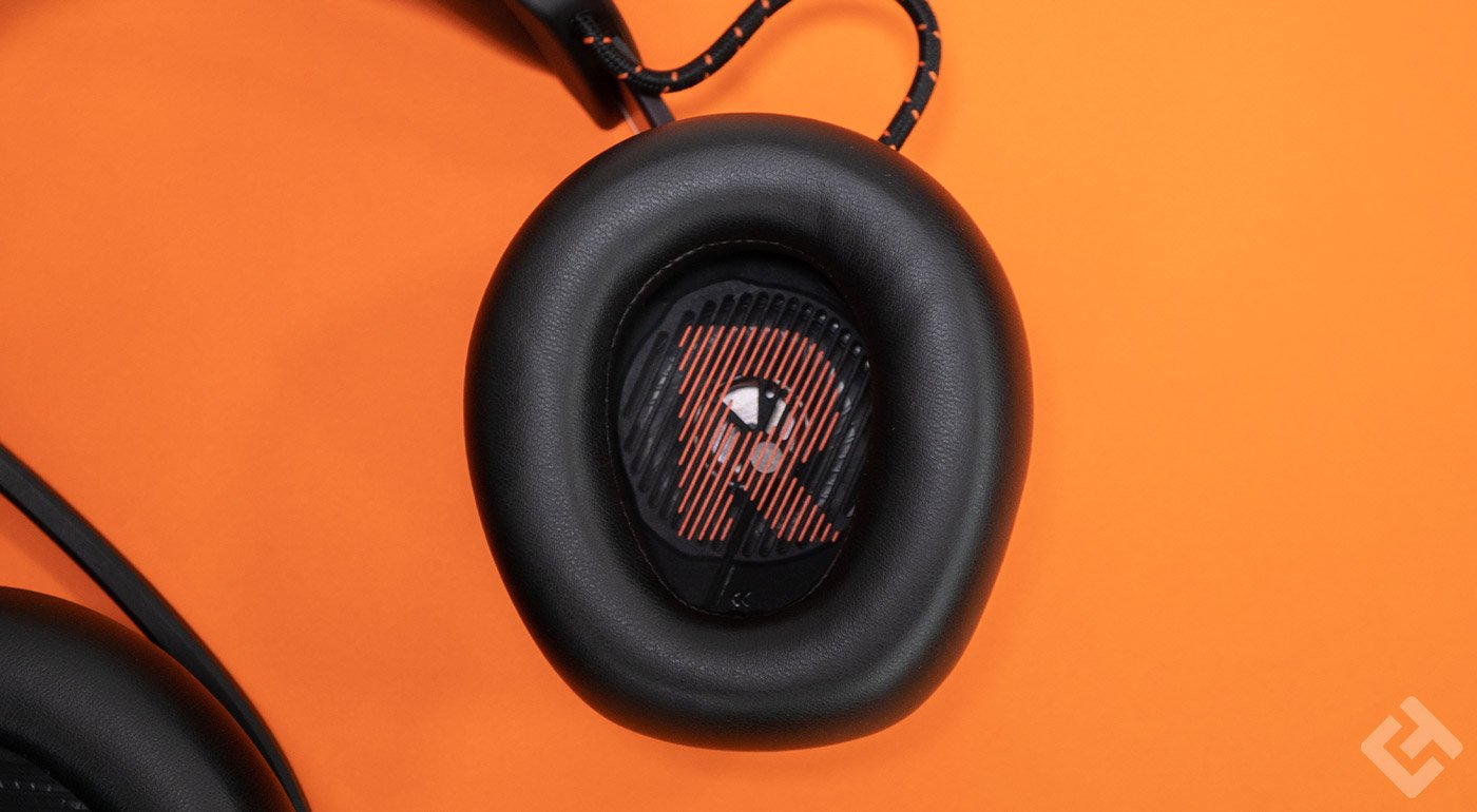 JBL Quantum 810 oreillette