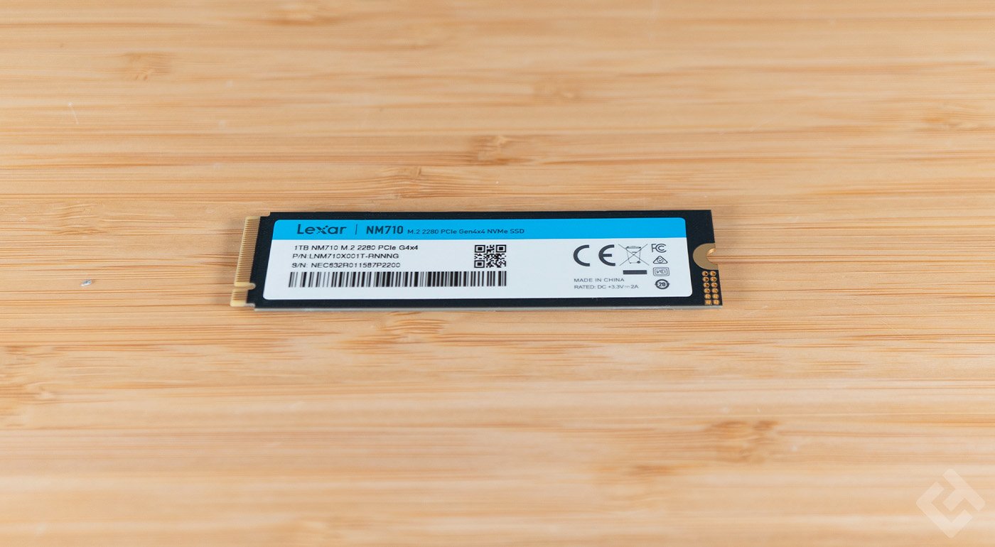 Dessous Lexar NM710