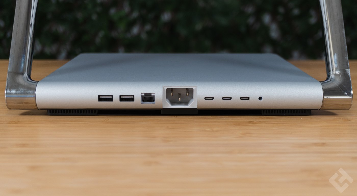 Connectiques du Microsoft Surface Studio 2+.