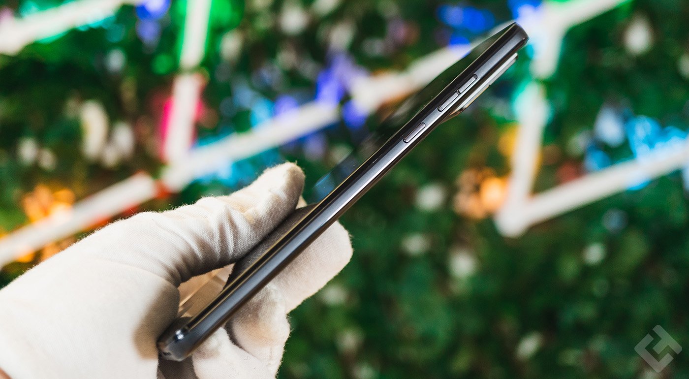 Côté droit du Motorola Edge 30 Neo