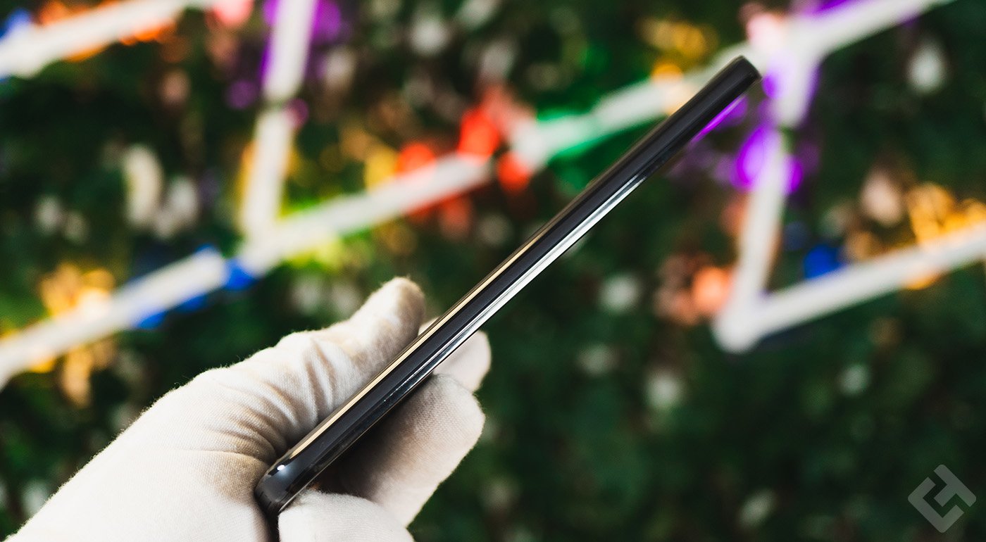 Côté gauche du Motorola Edge 30 Neo