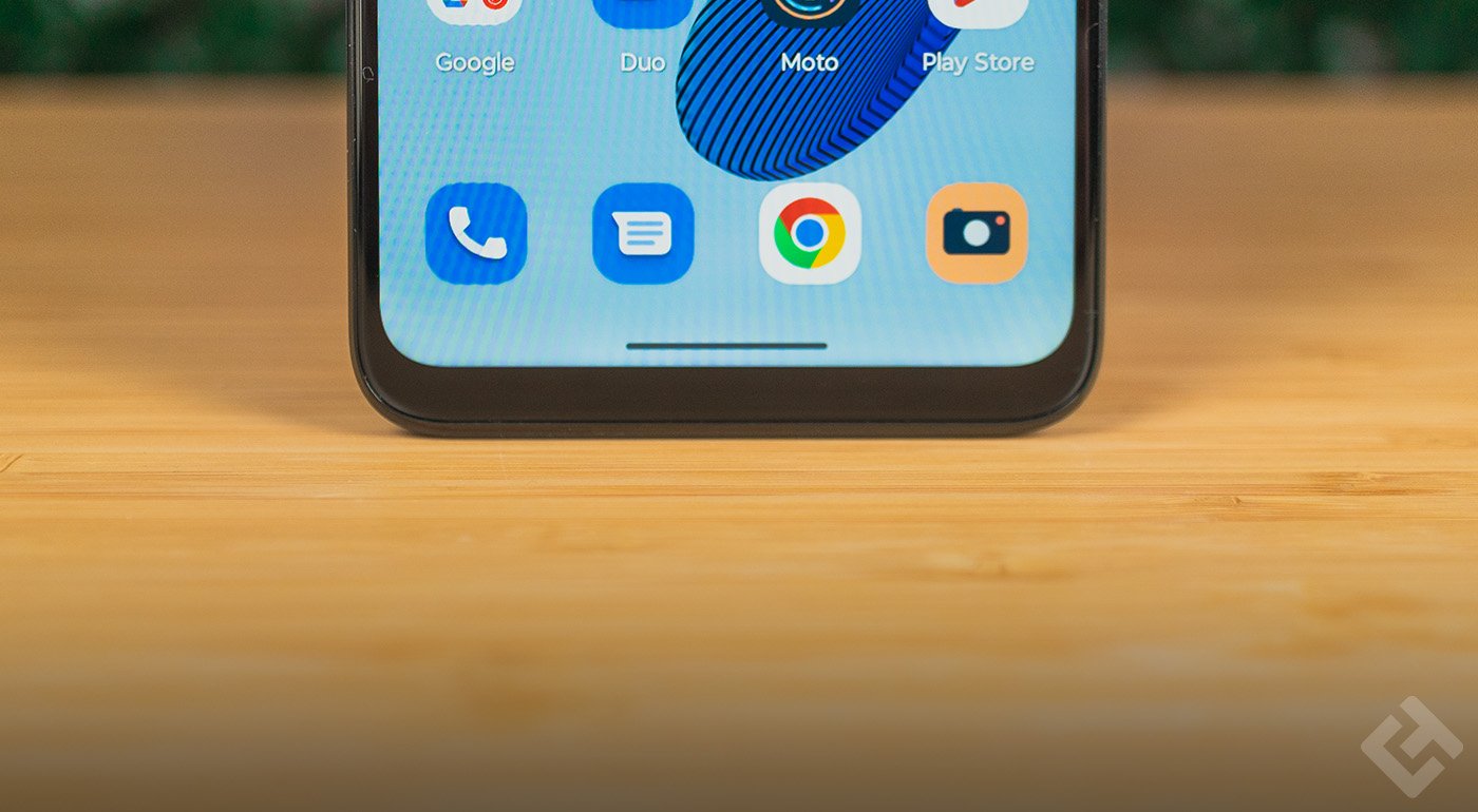 Bord inférieur de l'écran du Motorola Moto G53