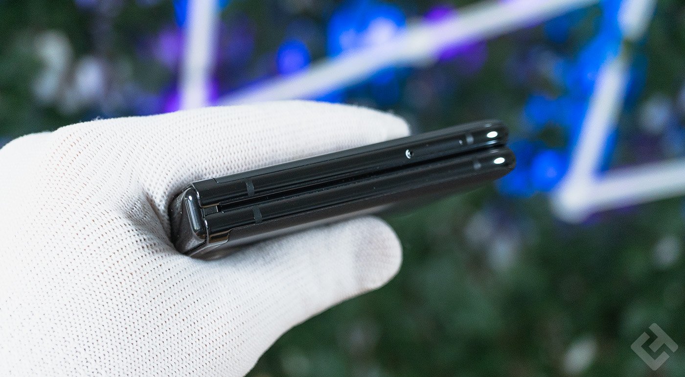 Côté gauche Motorola Razr 40 Ultra