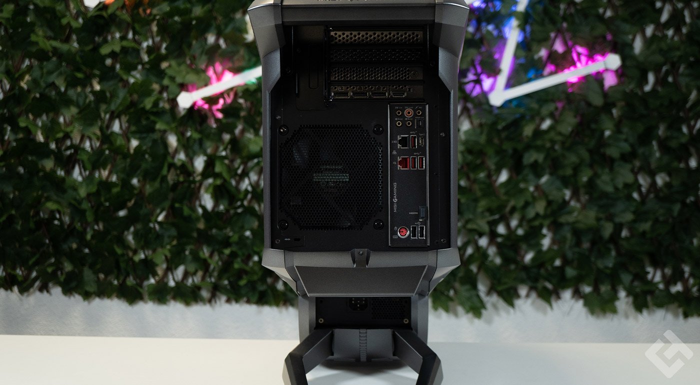 Connectiques du MSI Aegis Ti5 12VTD-004EU
