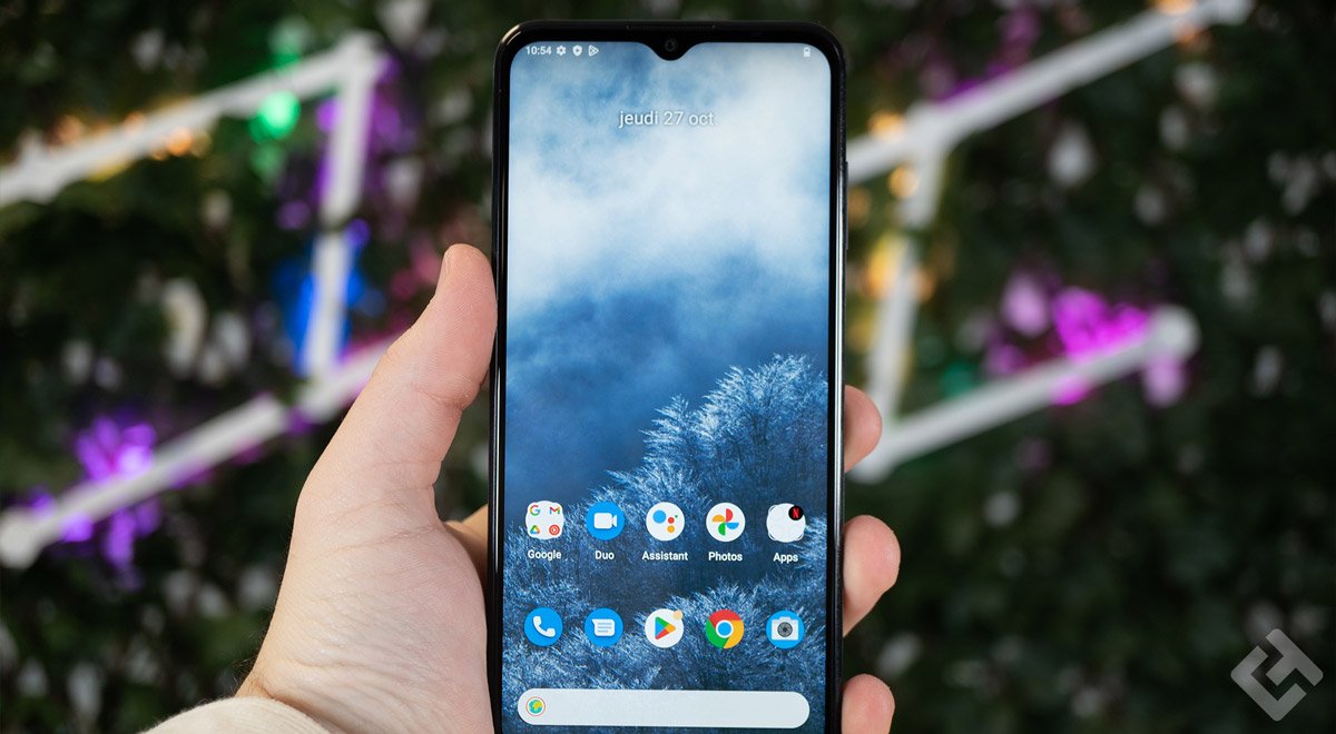 écran du nokia g60 en mains
