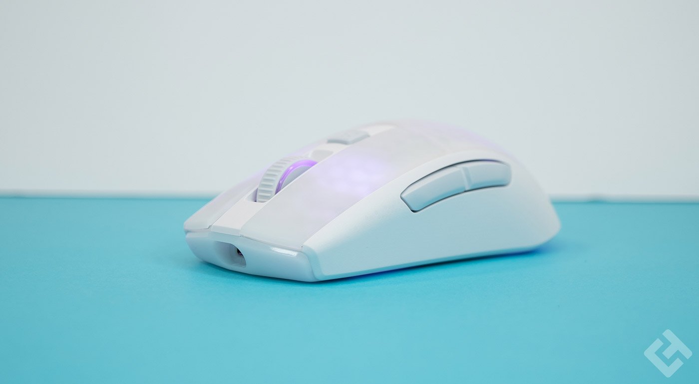 qu’il est possible d’éteindre le rétroéclairage grâce à un bouton en dessous de la souris avis