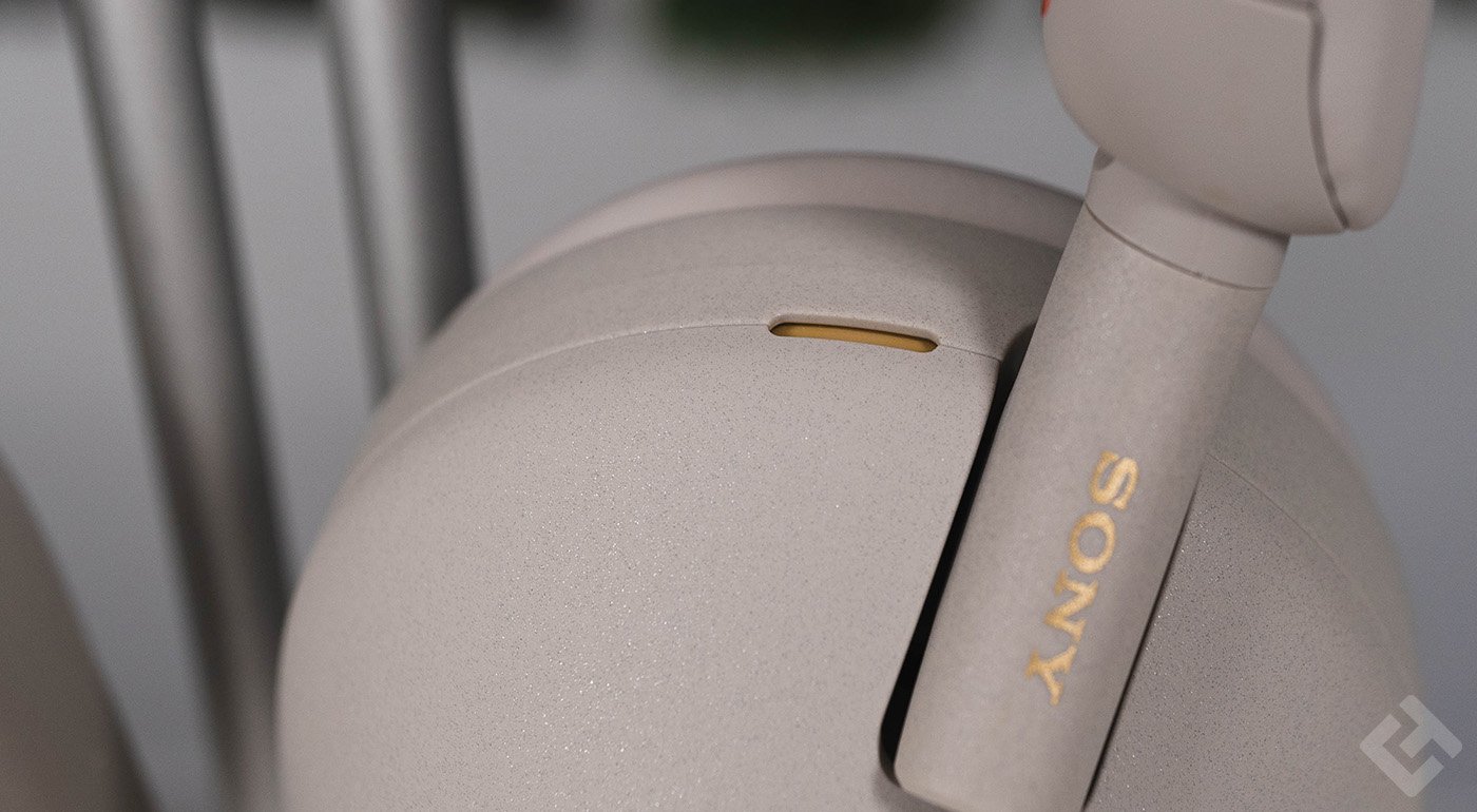 Microphone sur le Sony WH-100XM5
