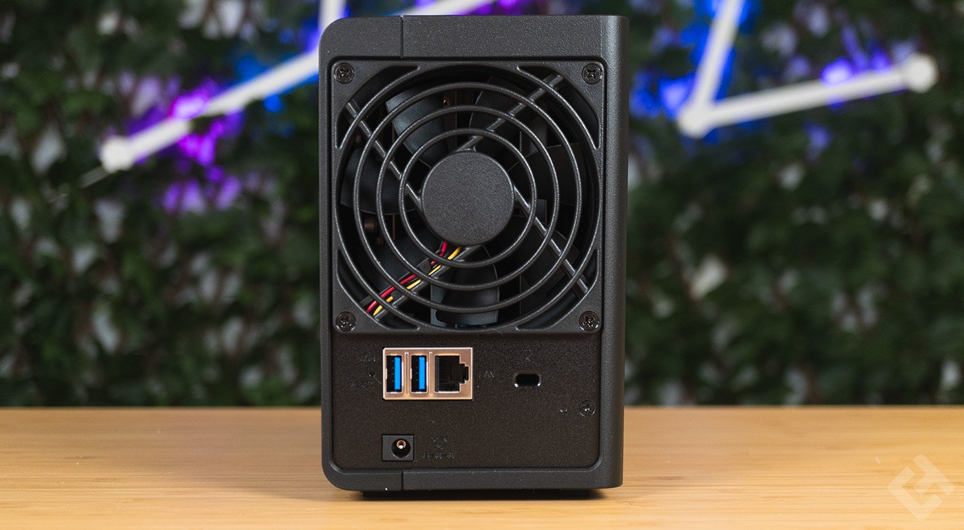 Derrière Synology DS223