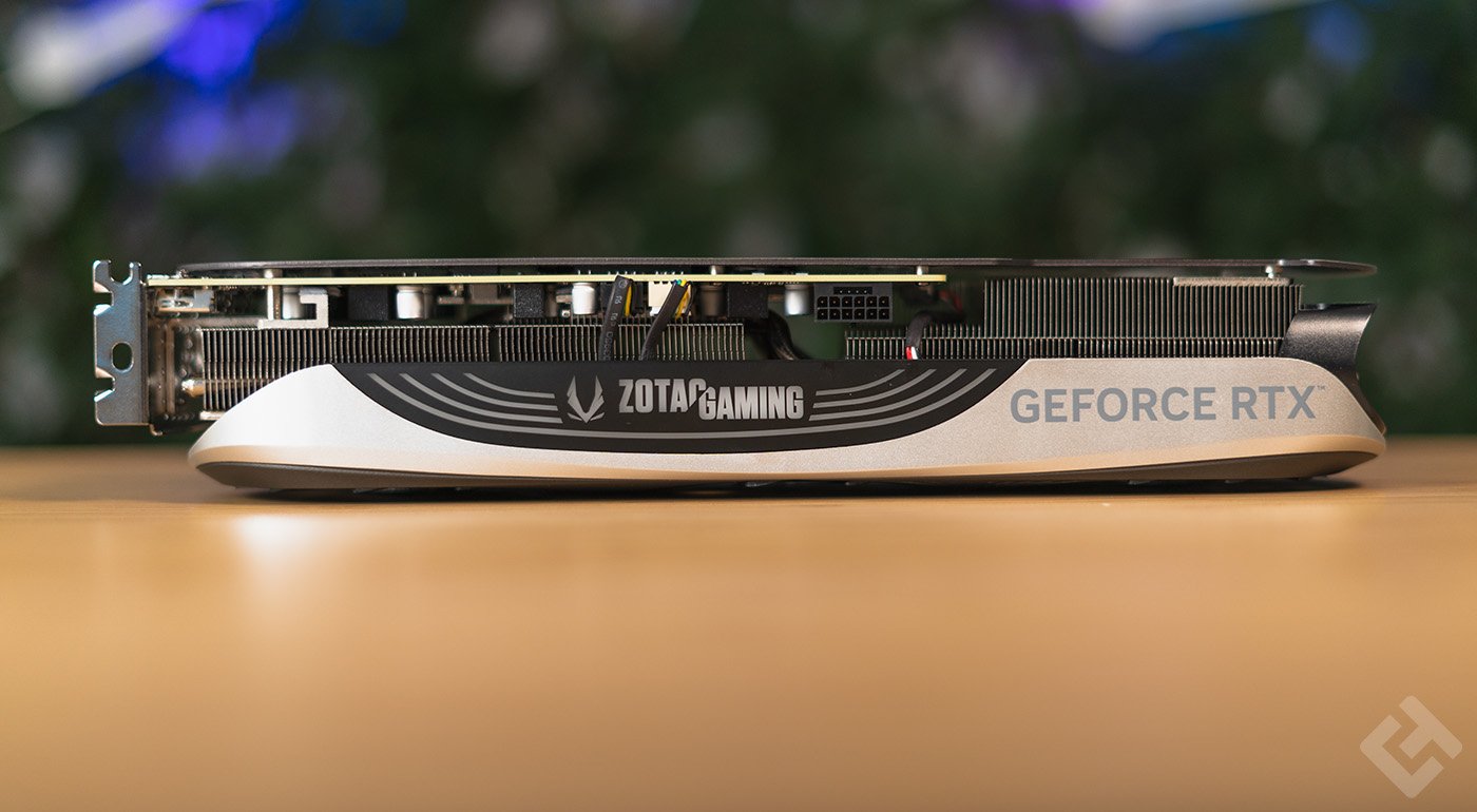 Dessus Zotac GeForce RTX 4070 Trinity