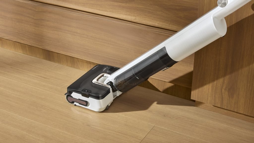 Tineco FLOOR ONE i7 Fold : un aspirateur-laveur à manche pliant à 180°