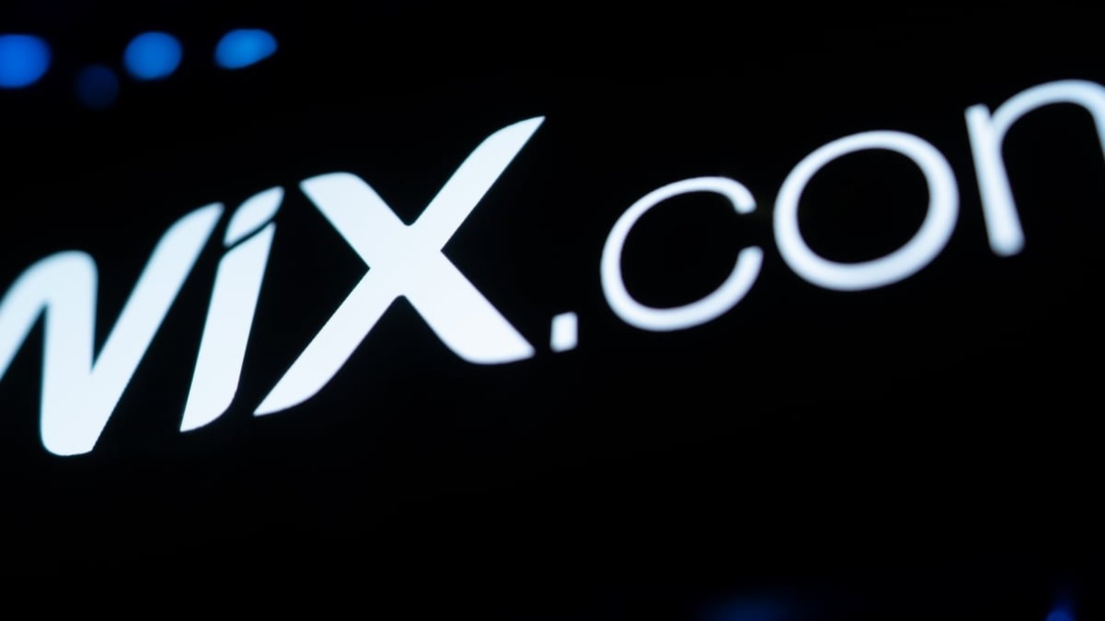 Wix.com logo gros plan sur panneau lumineux