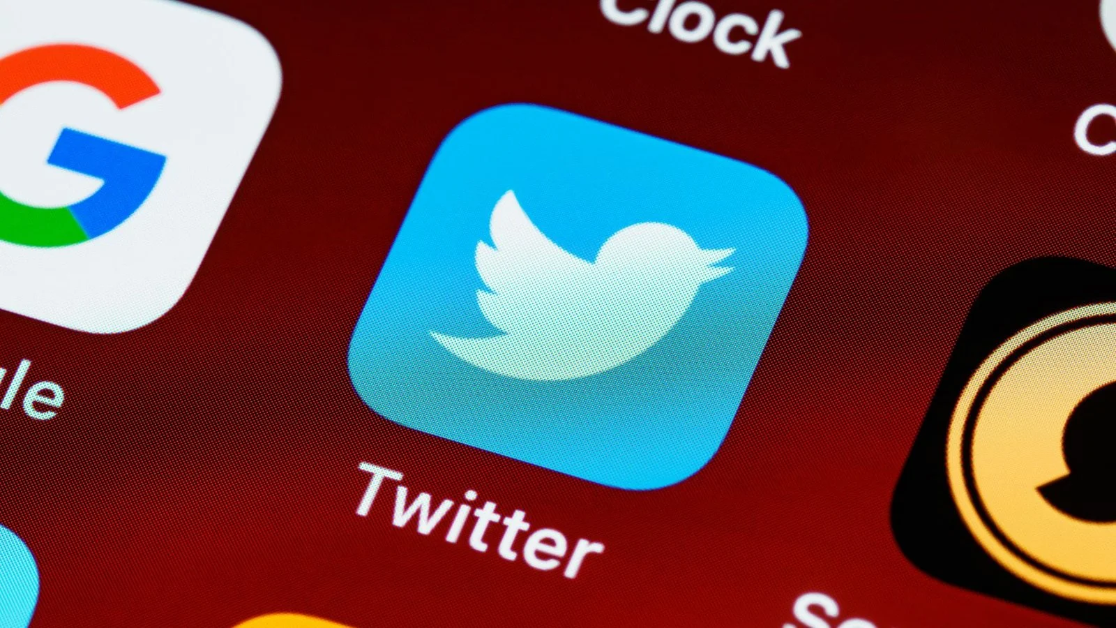 Icône application X Twitter sur écran d'accueil iPhone