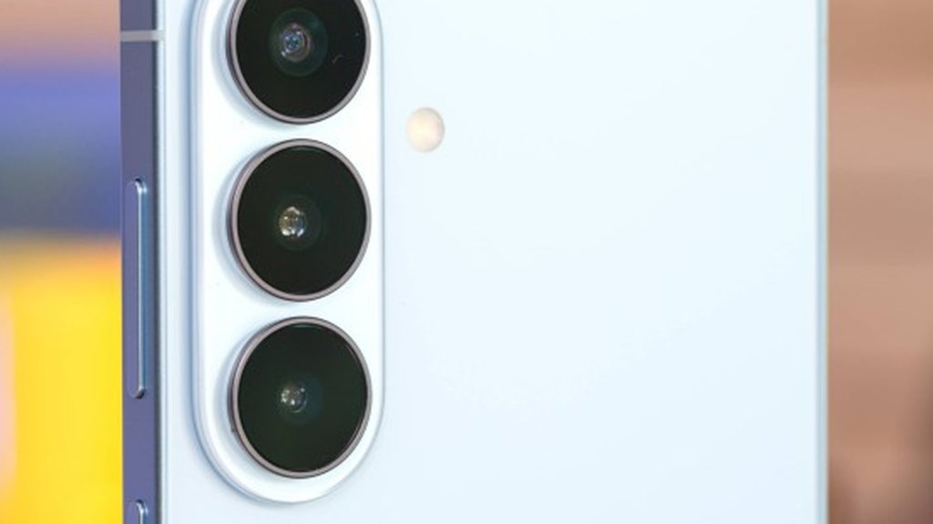 Galaxy S27 : Samsung envisagerait de déplacer ses caméras